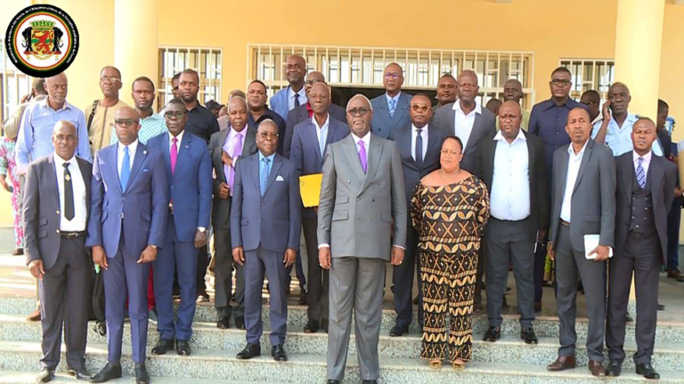 COMMUNICATION DE MONSIEUR LE MINISTRE A L&rsquo;ENDROIT DU MOUVEMENT SPORTIF NATIONAL.