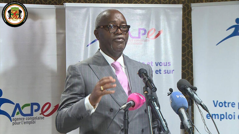 Le ministre chargé de l’emploi s&rsquo;est entretenu avec les chefs d&rsquo;entreprises et les organisations patronales.